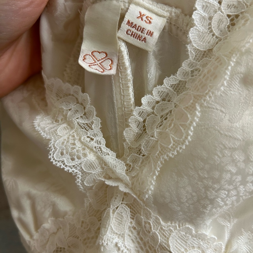 Ivory Lace-Accent Maxi Dress - Picture 5 of 6